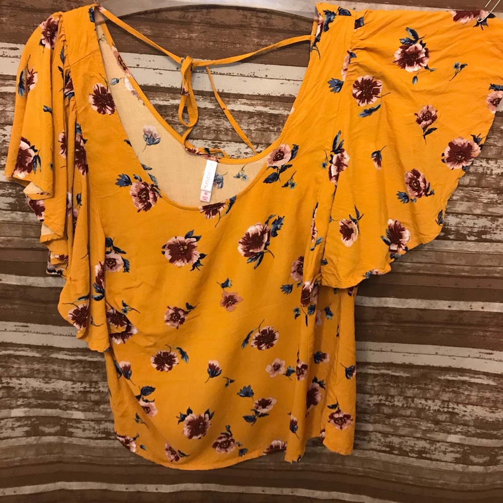Short sleeve casual T-shirt